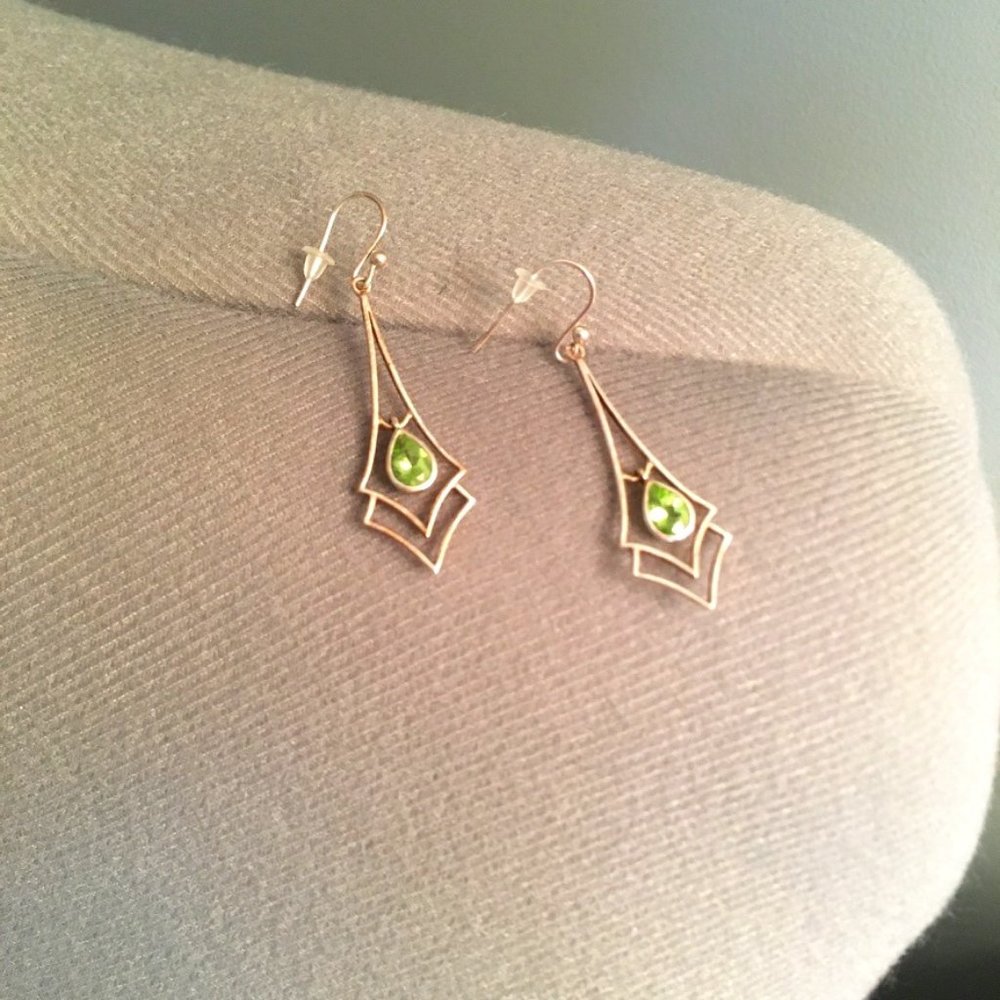 💕 Silver and green drop earrings